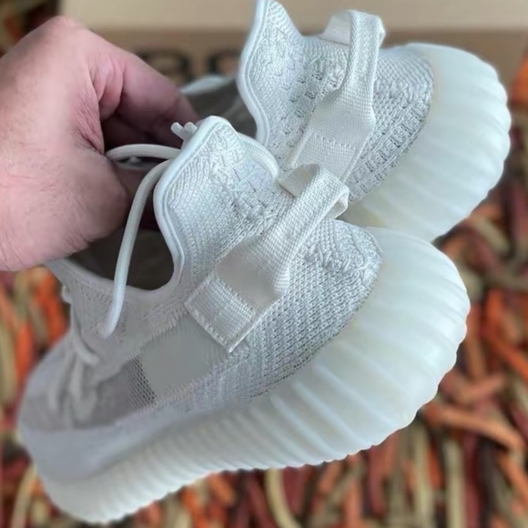 adidas Yeezy Boost 350 V2 Bone - Picture 2 of 5